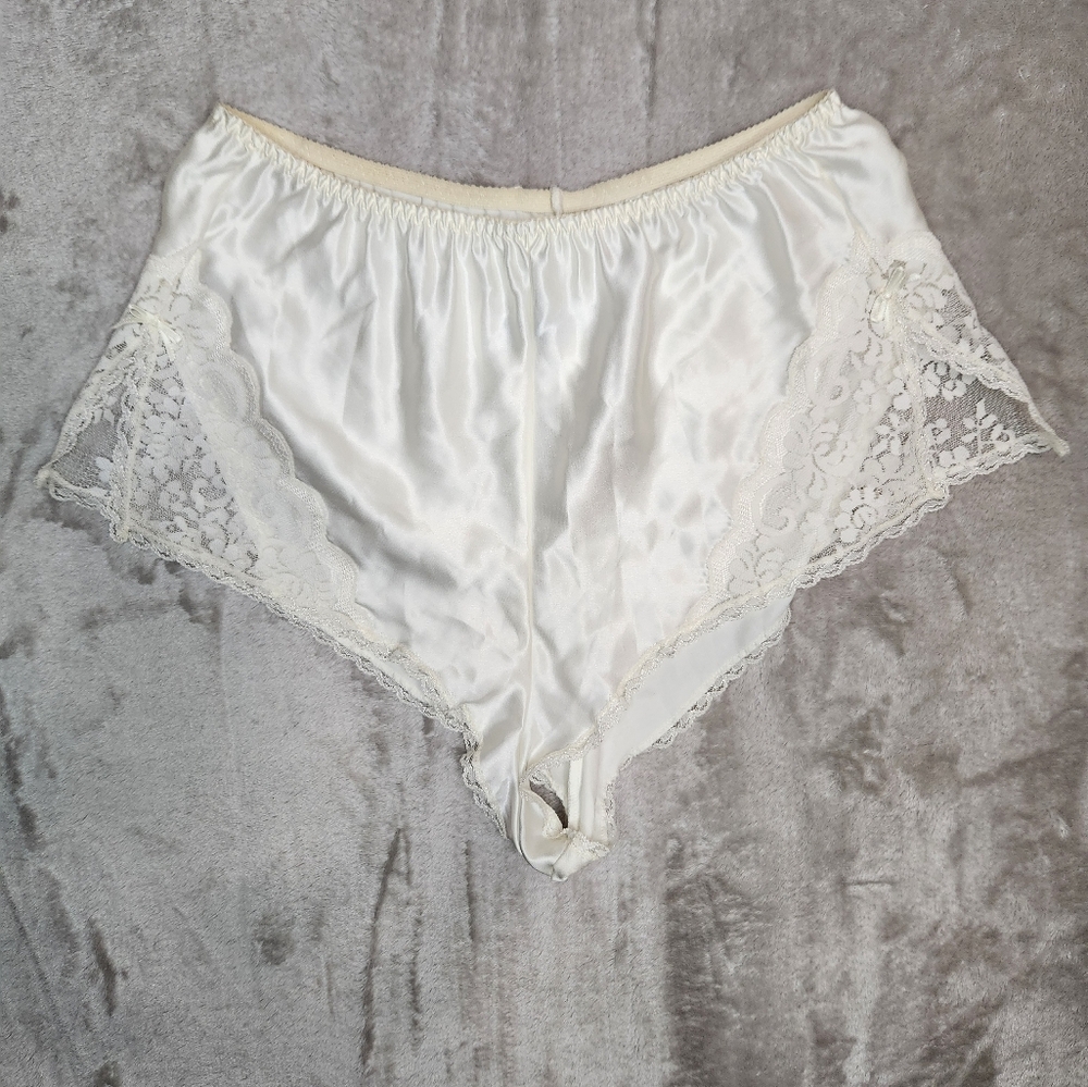 VTG 80s Maidenform Chantilly Satin Silky Lace Boyshort Sz 5 White